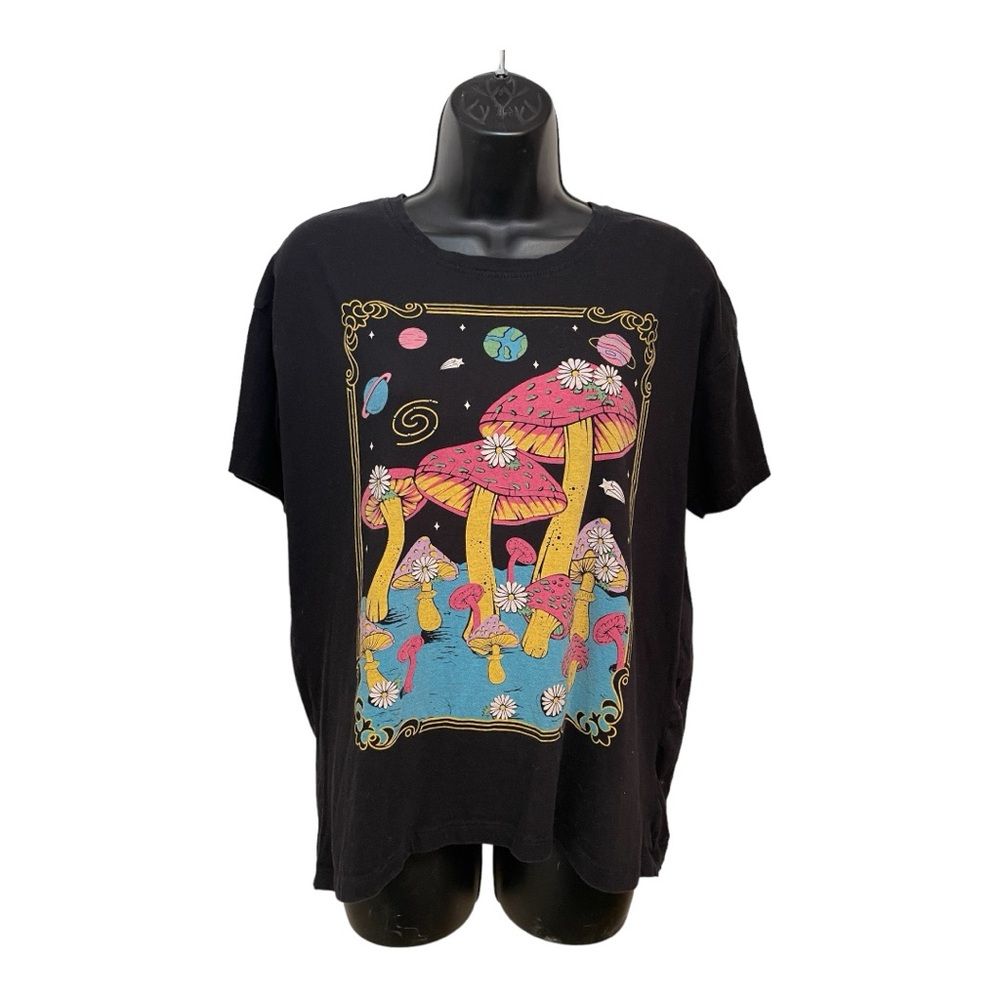 Women’s medium Vibe N graphic T-shirt. Preowned embroidered on the back PTP 22